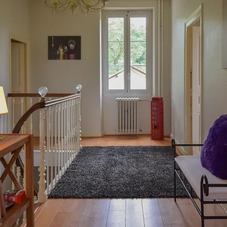 Beautiful Manor With Enclosed Garden, Private Swimming Pool And Poolhouse.