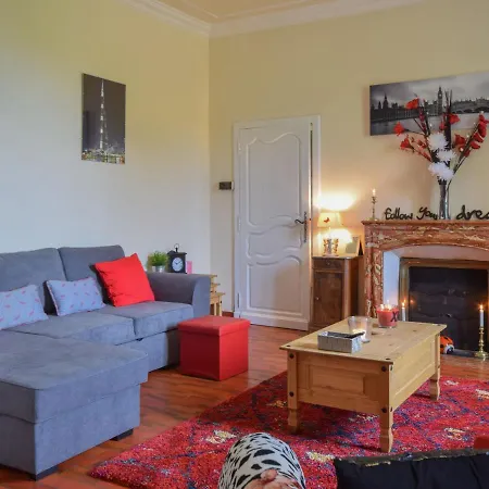 Beautiful Manor With Enclosed Garden, Private Swimming Pool And Poolhouse. Casa vacanze