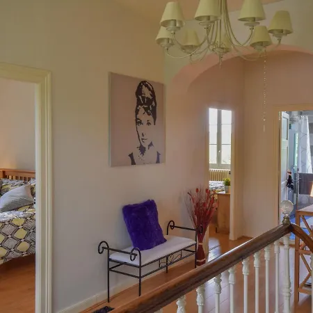 Beautiful Manor With Enclosed Garden, Private Swimming Pool And Poolhouse.